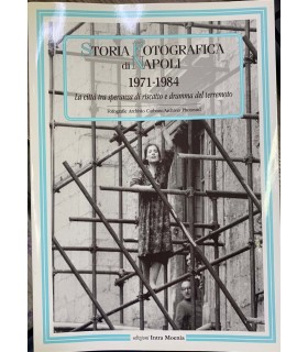 Storia fotografica di Napoli. 1971-1984.