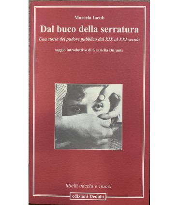 Dal buco della serratura.