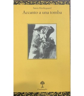 Accanto a una tomba.