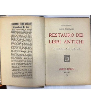 Restauro dei libri antichi.