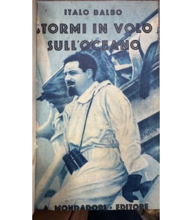 Stormi in volo sull'oceano.