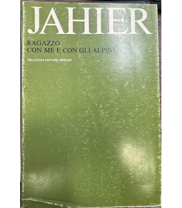 Ragazzo con me e con gli alpini.