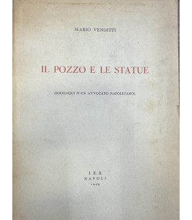 Il pozzo e le statue.